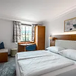 Hotell Mondschein 4*