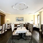 Hotell Mondschein 4*