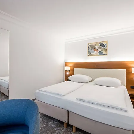 Mondschein Hotel 4*