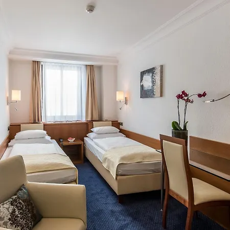 Отель Mondschein 4*