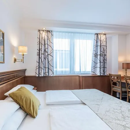 Mondschein Hotel 4*