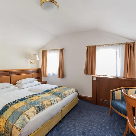 Mondschein Hotel 4*