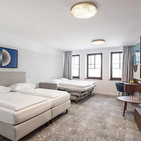 Mondschein Hotel 4*